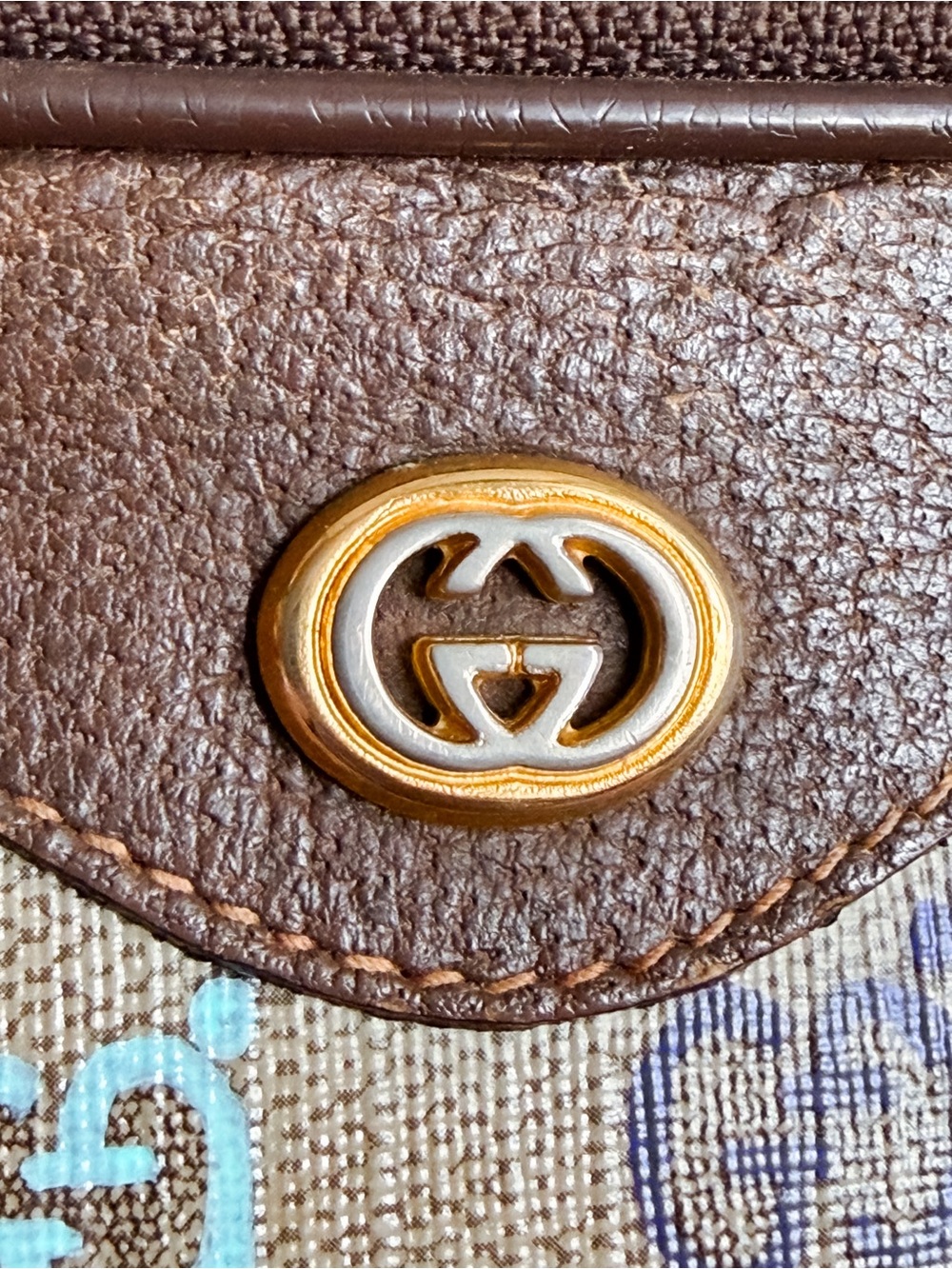 Authentic Gucci Guccissima Clutch as Crossbody ❤️💚 - Picture 5 of 13